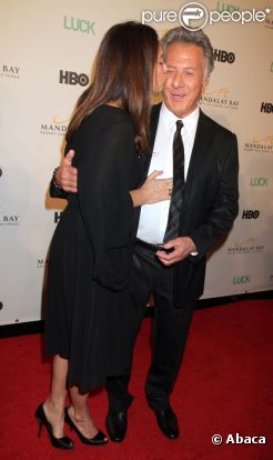 Dustin Hoffman très tendre avec sa femme Lisa lors de l'avant-première de Luck à Las Vegas le 26 janvier 2012