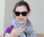 Jennifer Garner, très enceinte, et sa fille Violet, qui vient de sortir de son cours de danse, le 28 janvier, à Los Angeles