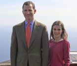 Felipe et Letizia d'Espagne étaient en visite, le 30 janvier 2012, sur l'île d'El Hierro, la plus occidentale de l'archipel des Canaries. L'île, classée réserve de biosphère à l'UNESCO depuis 2000, connaît la première éruption volcanique de son histoire.