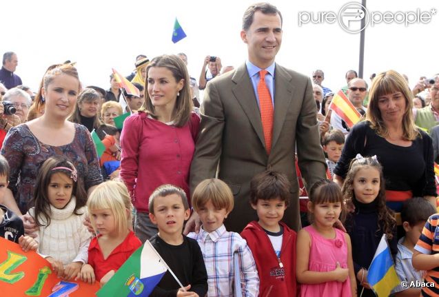 Príncipe Felipe cumple hoy 44 años en una visita a El Hierro - Página 2 785293-les-ecoliers-de-la-restinga-etaient-637x0-3