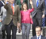 Felipe et Letizia d'Espagne en visite, le 30 janvier 2012, sur l'île d'El Hierro, la plus occidentale de l'archipel des Canaries. L'île, classée réserve de biosphère à l'UNESCO depuis 2000, connaît la première éruption volcanique de son histoire.