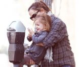Jennifer Garner, enceinte, et Seraphina payent le parcmètre à Los Angeles, le 31 janvier 2012