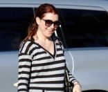 Alyson Hannigan radieuse arbore un wet look réussi à Los Angeles le 3 février 2012.