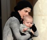 Selma Blair et son fils Arthur en décembre 2011 à Los Angeles