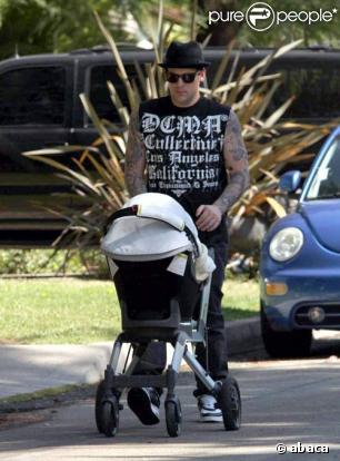 Joel Madden promène la petite Harlow à Los Angeles