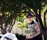 Joel Madden promène la petite Harlow à Los Angeles