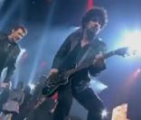 Johnny Hallyday et Yarol Poupaud sur le plateau de  Star Académie , à Montréal, le 5 février 2012.