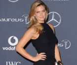 <p>Bar Refaeli, habituée à défiler et à poser, a gâté les photographes des Laureus Awards 2012, où elle a remis un prix.</p>
<p>Le gala annuel des Laureus World Sports Awards, les Oscars du  sport, organisé le 6 février 2012 à Londres, ne manquait 