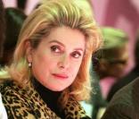 Catherine Deneuve et Pierre Berge assistent a un defile YSL