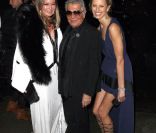 Roberto Cavalli et Karolina Kurkova lors de la soirée de l'amFAR à New York le 8 février 2012