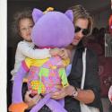 Gabriel Aubry profite de ses derniers instants seul avec la petite Nahla