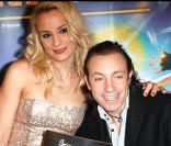 <p>Elodie Gossuin et Philippe Candeloro lors de la première d\'Holiday on Ice au Zenith de Paris le 10 février 2012</p>
<p>&nbsp;</p>