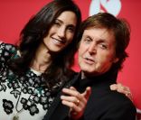 Paul McCartney fringant, amoureux et récompensé devant Tom Hanks et Yoko Ono