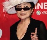 Yoko Ono au gala MusiCares qui honorait Paul McCartney à Los Angeles, le 10 février 2012.