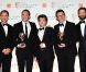 Russel Crowe, Jean Dujardin, Thomas Langmann, Michel Hazanavicius et Hugh Jackman lors des BAFTAs 2012, le 12 février à Londres.