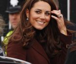 Catherine, duchesse de Cambridge, était en visite à Liverpool le 14 février 2012, pour sa deuxième sortie officielle en solo. Une Saint-Valentin sans le prince William, mais avec une foule débordant d'amour !