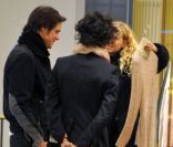 Jim Carrey a craqué pour une robe dorée essayée par sa charmante compagne, Anastasia Vitkina, le 14 février 2012 à New York
