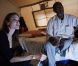 Angelina Jolie dans le camp de réfugiés près de Malte en juin 2011
