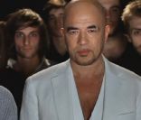 Pascal Obispo dans le nouveau clip des Enfoirés 2012 : <em>Encore un autre hiver</em>.