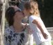 Alessandra Ambrosio enceinte: Câlins, foot, elle se plie en quatre pour sa fille
