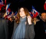 Carla Bruni assiste à un meeting de son époux Nicolas Sarkozy à Bordeaux, le samedi 3 mars 2012, en vue de la présidentielle de 2012.