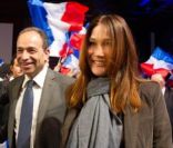 Carla Bruni et Jean-François Copé assistent à un meeting de Nicolas Sarkozy à Bordeaux, le samedi 3 mars 2012, en vue de la présidentielle de 2012.