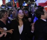 Nicolas Sarkozy et Carla Bruni Sarkozy lors de son meeting de Villepin le 11 mars 2012