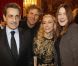 Carla Bruni fidèle à son anti-look alors que Nicolas Sarkozy honore la mode