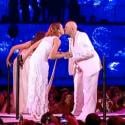 Les Enfoirés : Le joli bisou sur la bouche de Chimène Badi à Pascal Obispo