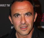 <p>Nikos Aliagas lors du lancement de la Renault Twizy à l\'Atelier Renault sur les Champs-Elysées à Paris le 27 mars 2012</p>