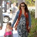 Alyson Hannigan, enceinte et décontractée, profite du soleil en famille