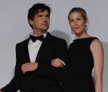 Matthew Settle et Kelly Rutherford, deux mannequins resplendissants lors du défilé From Scotland With Love. New York, le 2 avril 2012.