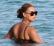  Beyonce, une sublime naiade, lorsqu'elle se baigne à Saint-Barthelemy le 9 avril 2012, en vacances avec Hey-Z et leur petite Blue Ivy.  