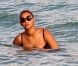  Beyonce, une sublime naiade, lorsqu'elle se baigne à Saint-Barthelemy le 9 avril 2012, en vacances avec Hey-Z et leur petite Blue Ivy.  