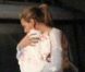  EXCLU. Beyoncé porte son adorable petite Blue Ivy contre elle lorsqu'elle pose les pieds à Saint-Barthelemy pour ses vacances avec son mari Jay-Z le 5 avril 2012 