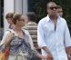  EXCLU. Beyoncé et son mari Jay-Z se promènent main dans la main dans les rues de Saint-Barthelemy le 5 avril 2012, alors qu'ils y passent leurs vacances avec leur petite Blue Ivy. 