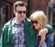 Olivia Wilde et son petit ami Jason Sudeikis passent un moment romantique dans les rues de Manhattan le 14 avril 2012 à New York