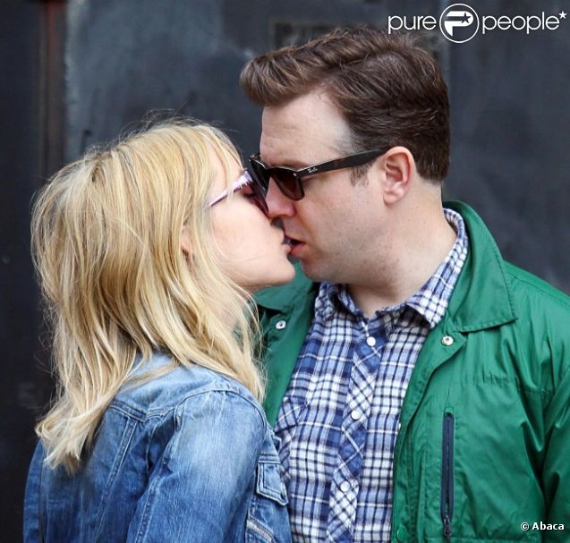 Olivia Wilde et son petit ami Jason Sudeikis : baiser plein de tendresse pour le couple dans les rues de Manhattan le 14 avril 2012 à New York