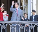 Le prince Joachim de Danemark en famille lors des 72 ans de sa mère la reine Margrethe II, le 16 avril 2012 à Copenhague.