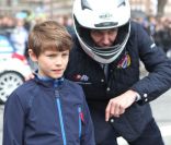 Le prince Joachim de Danemark avec son fils le prince Felix (9 ans), à l\'International Racing Festival de Copenhague le 22 avril 2012.