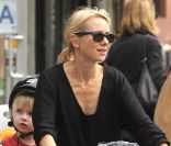 Naomi Watts et Liev Schreiber : Tendre balade à vélo avec leurs deux fils