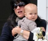 Selma Blair et son fils Arthur, 10 mois, le 3 mai 2012 à Los Angeles.