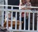Britney Spears avec un enfant de la famille Spears, à Los Angeles, le 5 mai 2012.