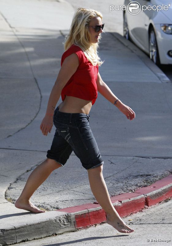 Britney Spears se promène, à Los Angeles, le 5 mai 2012.