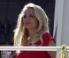 Britney Spears profite du soleil sur une terrasse, en famille, à Los Angeles, le 5 mai 2012.