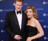 Le prince Harry, en charmante compagnie, récompensé pour son travail humanitaire