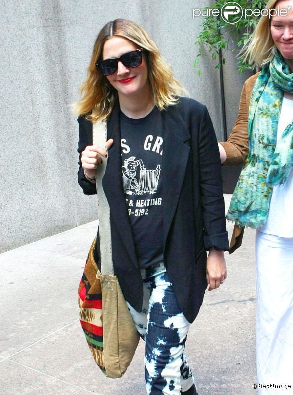 Drew Barrymore, une future mariée enceinte et très lookée, dans les rues de New York le 11 mai 2012