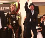 Kylie Minogue et Denis Lavant : montée de marches du film <em>Holy Motors</em> à Cannes, le 23 mai 2012.