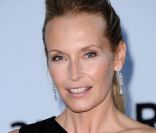 Estelle Lefébure était très en beauté pour assister au gala de l'amfAR à l'hôtel du Cap Eden Roc. Cap d'Antibes, le 24 mai 2012.