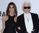 Carine Roitfeld au bras de Karl Lagerfeld lors du gala de l'amfAR à l'hôtel du Cap Eden Roc. Cap d'Antibes, le 24 mai 2012.